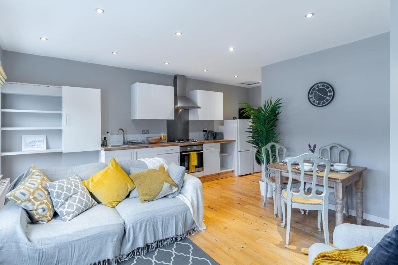 Appartamento Stylish Shepherds Bush Flat Londra Esterno foto